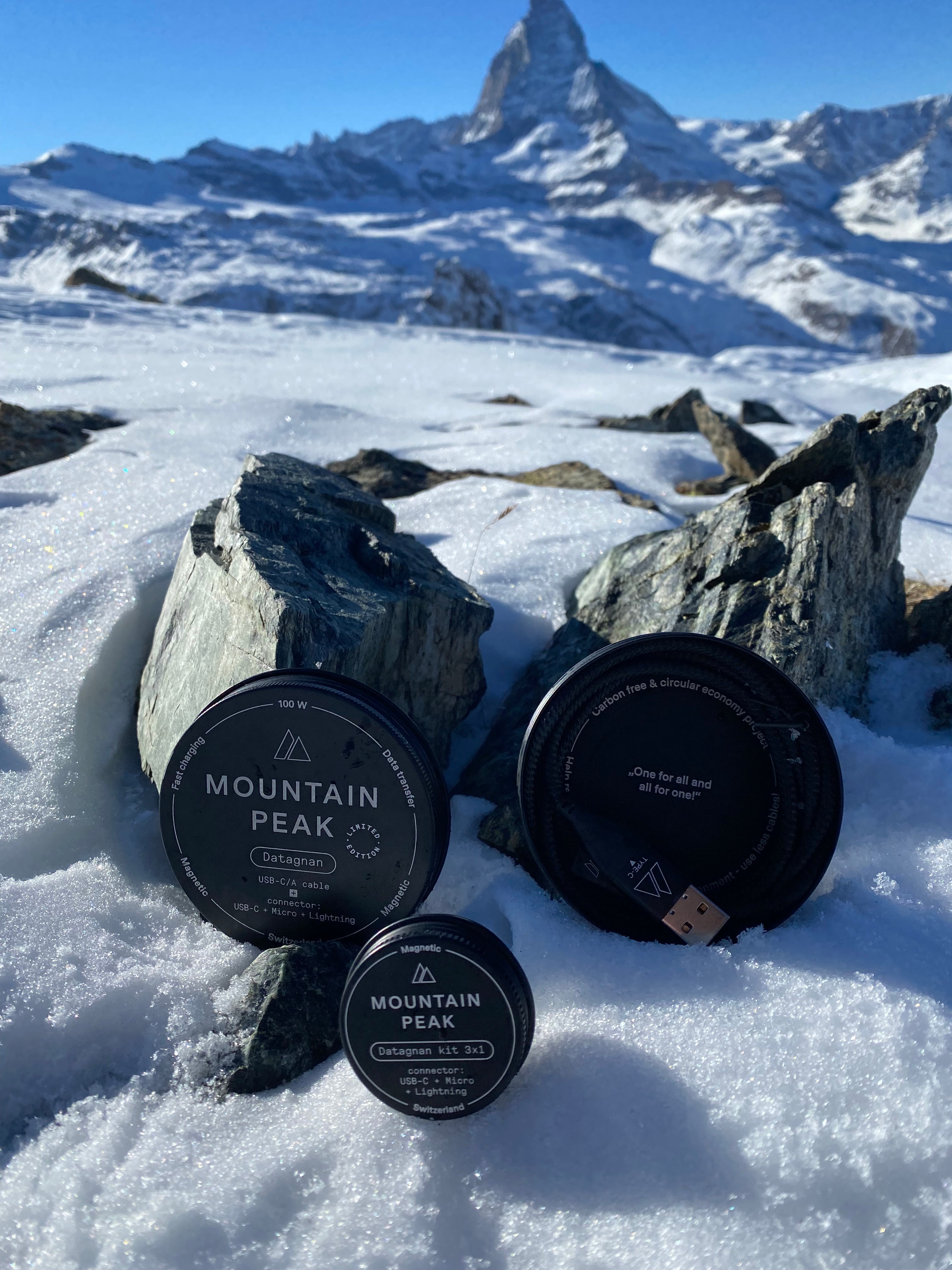 Datagnan - 100W magnetic USB-C universal charging cable for fast charging with data transfer and 3 connectors (USB-C, Lightning, USB Micro)