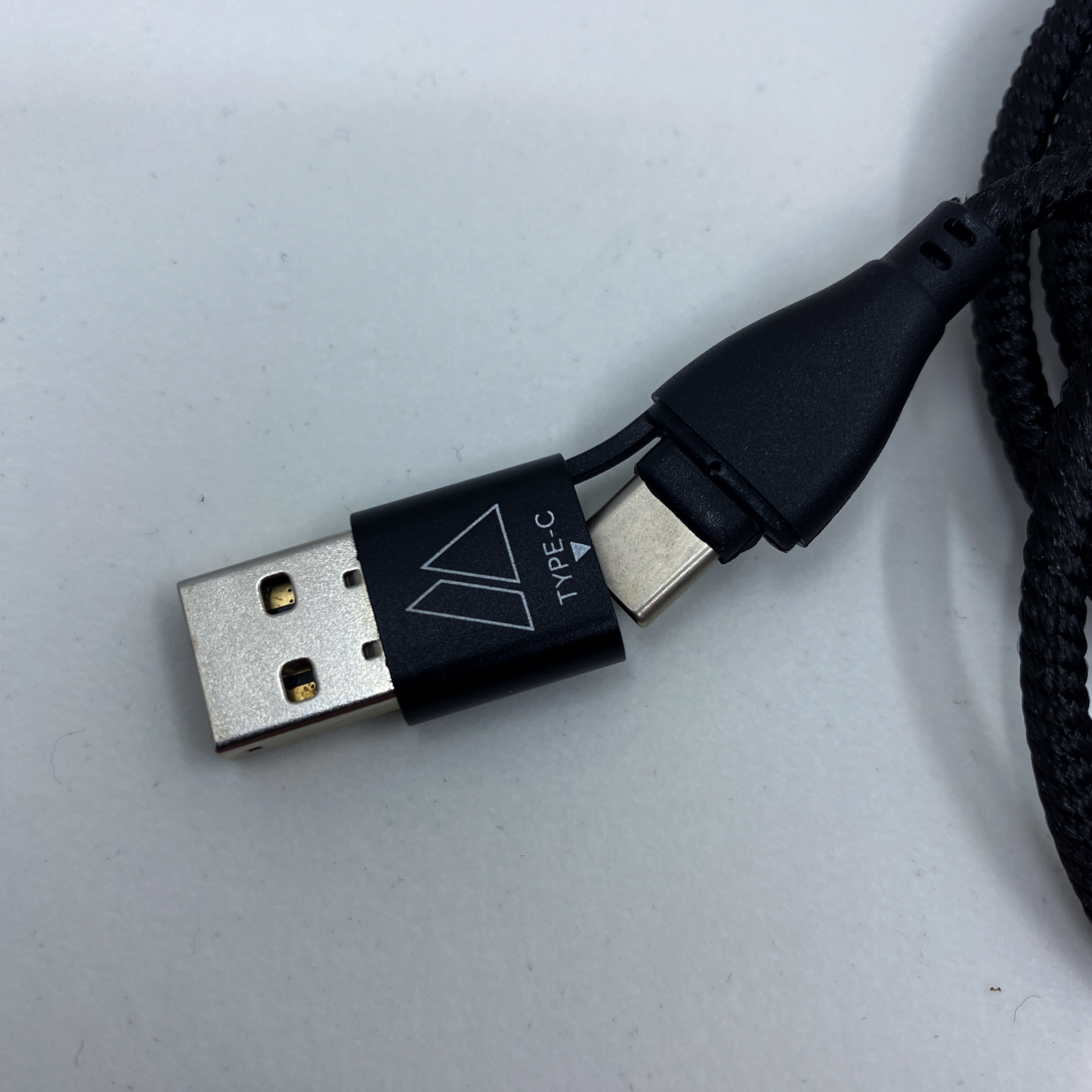 Datagnan - 100W magnetic USB-C universal charging cable for fast charging with data transfer and 3 connectors (USB-C, Lightning, USB Micro)