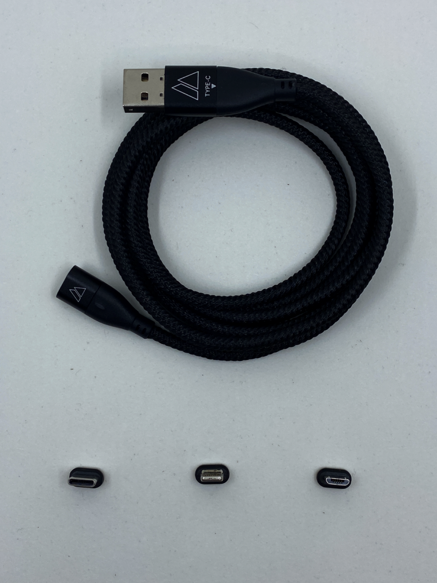 Datagnan - 100W magnetic USB-C universal charging cable for fast charging with data transfer and 3 connectors (USB-C, Lightning, USB Micro)