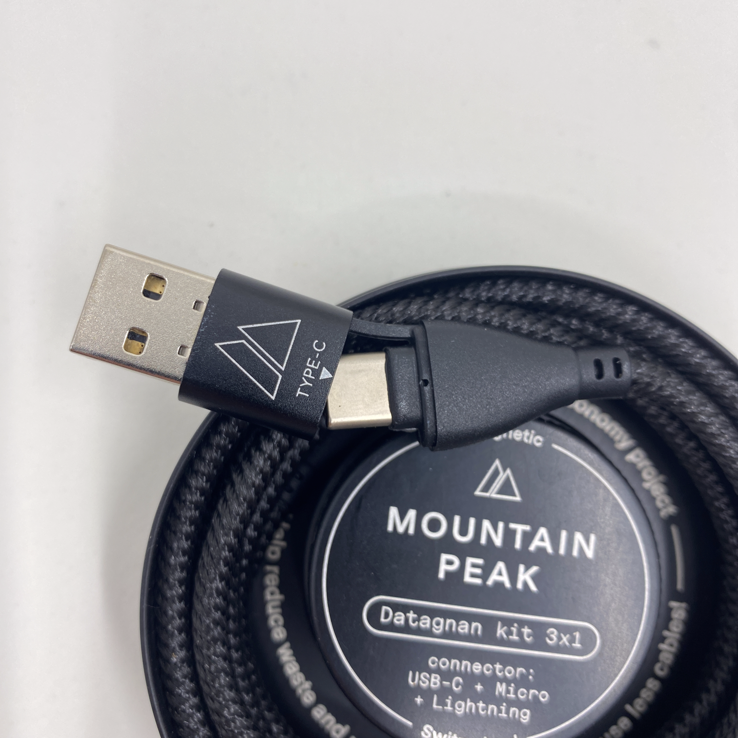 Datagnan - 100W magnetic USB-C universal charging cable for fast charging with data transfer and 3 connectors (USB-C, Lightning, USB Micro)